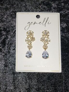 ✨️NWT Gemelli Elegant ✨️Gold Floraĺ Teardrop Crystal Drop Earrings ✨️